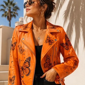 Handgefertigte schwarze Lederjacke für Damen mit bedruckter Vorder- und Rückseite im Biker-Stil