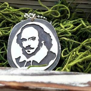 William Shakespeare Pendant, Shakespeare Necklace. A great gift for teachers, professors, literature buffs & English majors
