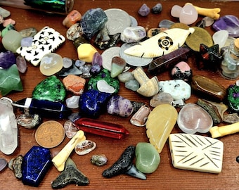 Cuchara para baratijas de duendes: Huesos, piedras y más - La cuchara viene con un tirador del Gabinete de Curiosidades