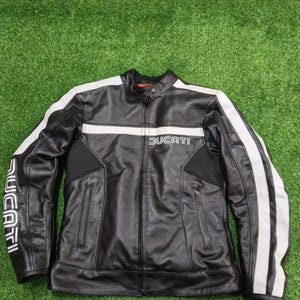 Svart och vit Ducati Dainese lädermotorcykeljacka från 80-talet. bild 1