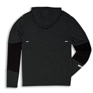 Puede incluir: Sudadera con capucha gris oscuro con capucha y mangas largas. Las mangas tienen paneles negros en la parte inferior de los brazos. Rayas blancas en los hombros y la espalda. La palabra "DUC" est&aacute; impresa en la manga derecha.