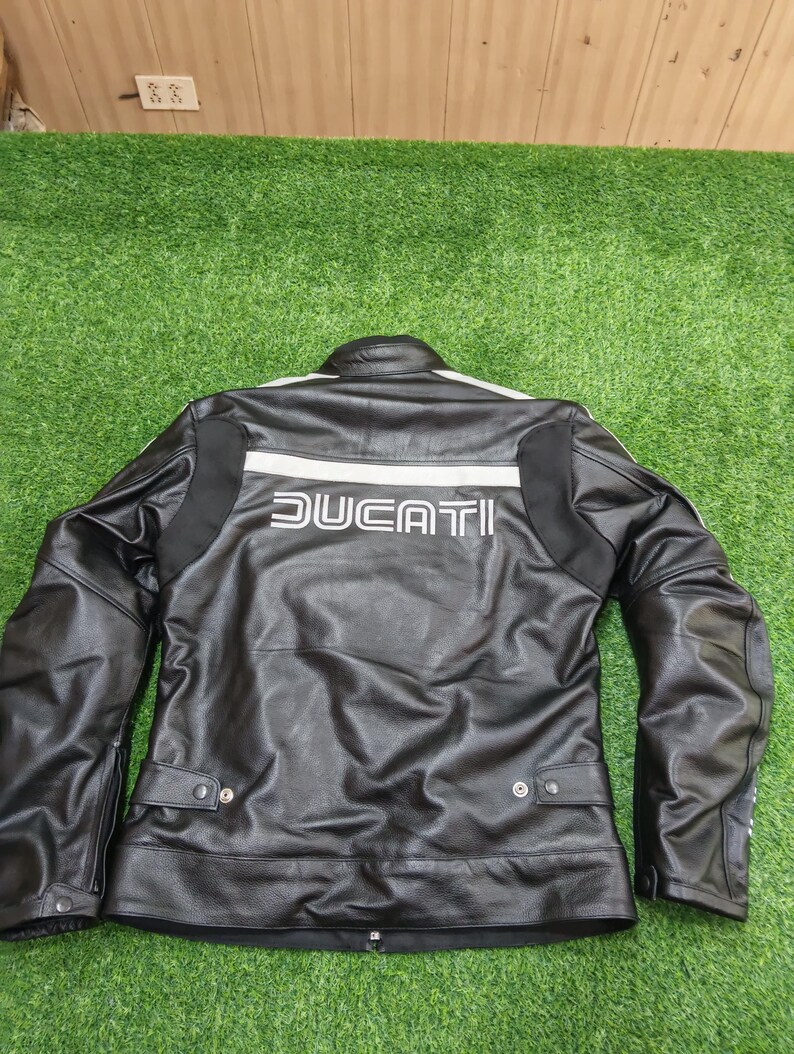 Svart och vit Ducati Dainese lädermotorcykeljacka från 80-talet. bild 2
