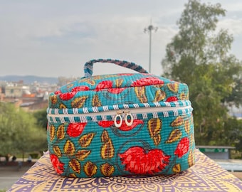 Neceser acolchado de algodón con estampado floral vibrante