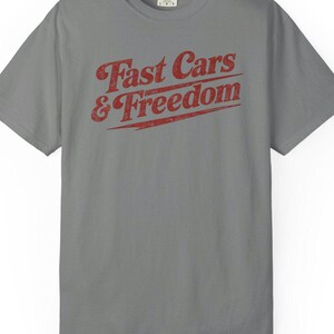 Schnelle Autos Freiheit Shirt, Vintage Racing T-Shirt, Retro Auto Show T-Shirt, Americana Grafik T-Shirt, Komfort Farben Stil Shirt, Geschenk für Auto Jungs Bild 5