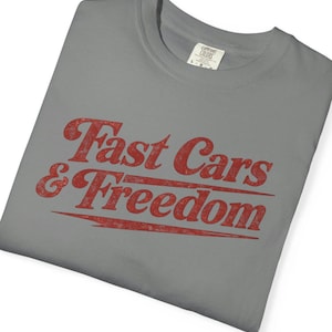 Schnelle Autos Freiheit Shirt, Vintage Racing T-Shirt, Retro Auto Show T-Shirt, Americana Grafik T-Shirt, Komfort Farben Stil Shirt, Geschenk für Auto Jungs Bild 2