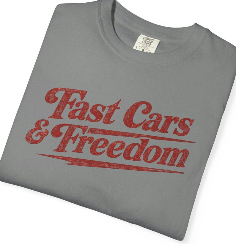 Schnelle Autos Freiheit Shirt, Vintage Racing T-Shirt, Retro Auto Show T-Shirt, Americana Grafik T-Shirt, Komfort Farben Stil Shirt, Geschenk für Auto Jungs Bild 2