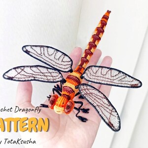 MOTIVO ALL'UNCINETTO libellula, giocattolo amigurumi, insetto volante, libellula, odonata, anisotteri.
