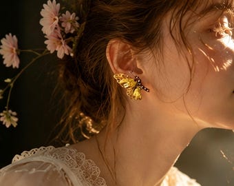Gold Butterfly Ear Cuff, Whimsical Vintage Ear Wrap, Statement Nature Jewelry, Fairy Core Earring, Bridesmaid Gift, Unique Wing Ear Cuff