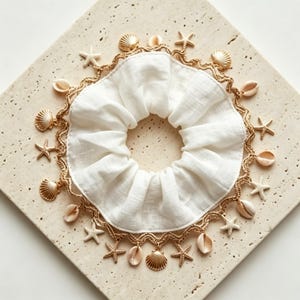 Coletero estilo abuela costera / Goma para el pelo hecha a mano con conchas marinas y estrellas de mar / Sujetador de coleta playero de verano / Regalo estilo boho sirena