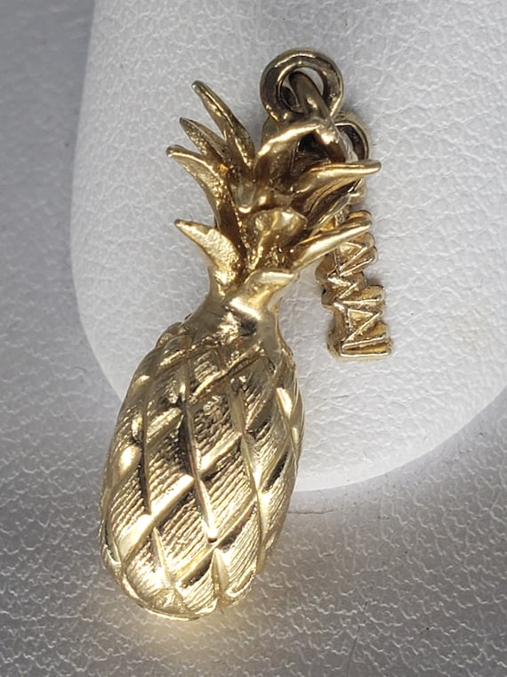 Vintage 14K Gold Pineapple Hawaii Pendant Charm