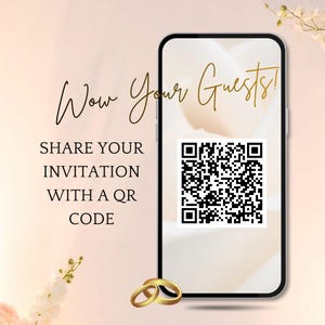 Pu&ograve; includere: Uno smartphone mostra un codice QR, con il testo "Wow Your Guests!" e "Share Your Invitation With A QR Code." Due fedi nuziali d'oro sono in basso. Lo sfondo &egrave; un colore pesca morbido e sfumato con accenti floreali.