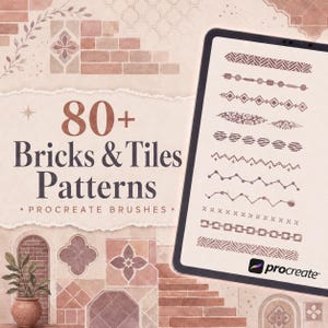 Peut inclure: Une tablette numérique affichant une collection de 80+ Bricks & Tiles Patterns Procreate brushes. L'écran présente divers motifs linéaires et bordures décoratives dans une palette de couleurs terre cuite, sur un fond de textures de briques et de tuiles.