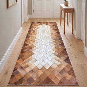 Alfombra de pasillo tricolor hecha a mano de piel de vaca, alfombra de pasillo en color marrón y crema, piel de vaca auténtica.