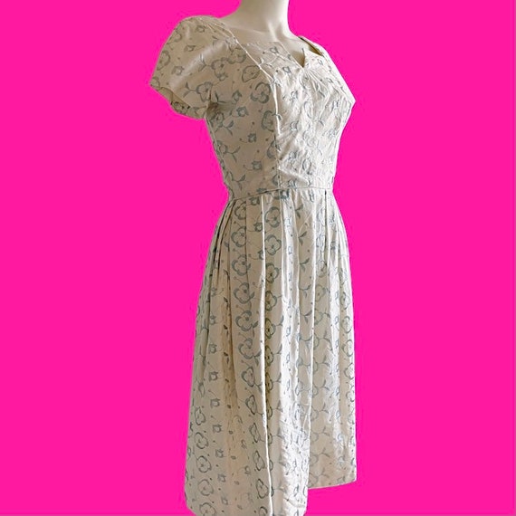 50's Fit and Flare White and Blue Day Dress - image 2