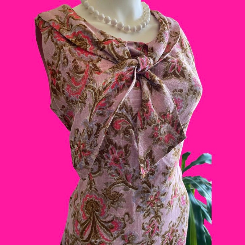 60's Pink Paisley Wiggle Dress with Peter Pan Collar M image 7