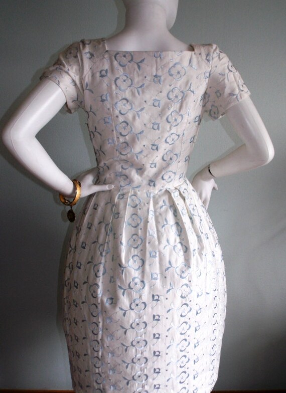 50's Fit and Flare White and Blue Day Dress - image 5