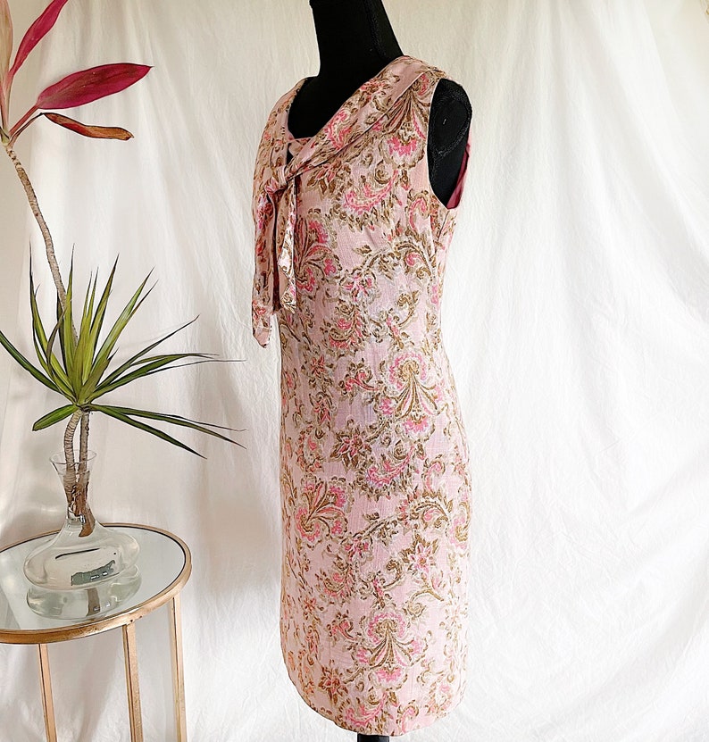 60's Pink Paisley Wiggle Dress with Peter Pan Collar M image 5