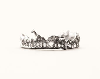 Safari Animal Ring – Gold Wildlife Band with Elephant & Giraffe, Copper Jewelry Gift