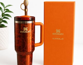 Stanley x Karol G Quencher Tumbler, Limited Edition Floral Travel Mug, 40 Unzen Thermobecher