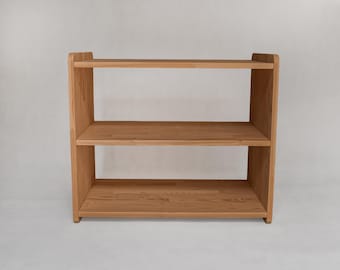 Estante de pie de madera de roble con 4 niveles