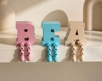 Spersonalizowane litery z imionami i nóżkami | Dekoracja półki z alfabetem | Tabliczka z imieniem do pokoju dziecięcego | Dekoracja pokoju dziecięcego | Bloki liter drukowane w 3D | Minimalistyczny