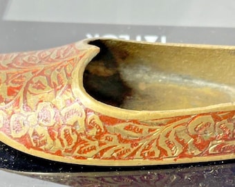 Cenicero vintage de latón macizo con forma de zapato, estilo Aladino de la India.