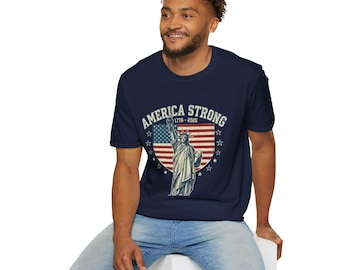 Maglietta "America Strong" con la Statua della Libertà e grafica della bandiera patriottica.