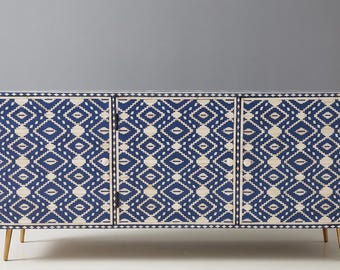 Mueble para TV con incrustaciones de hueso, mueble multimedia hecho a mano, consola para TV con estampado ikat, muebles artesanales.