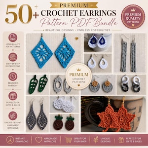 Pode incluir: Um anúncio digital para um pacote de mais de 50 padrões de brincos de crochê em PDF. A imagem exibe vários designs de brincos em azul, branco, cinza, verde, marrom e laranja, ao lado de ícones destacando o formato PDF e as instruções.