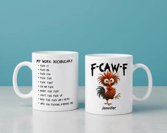 Taza divertida de pollo PNG, gráfico de gallo F Caw F, descarga digital con nombre personalizado