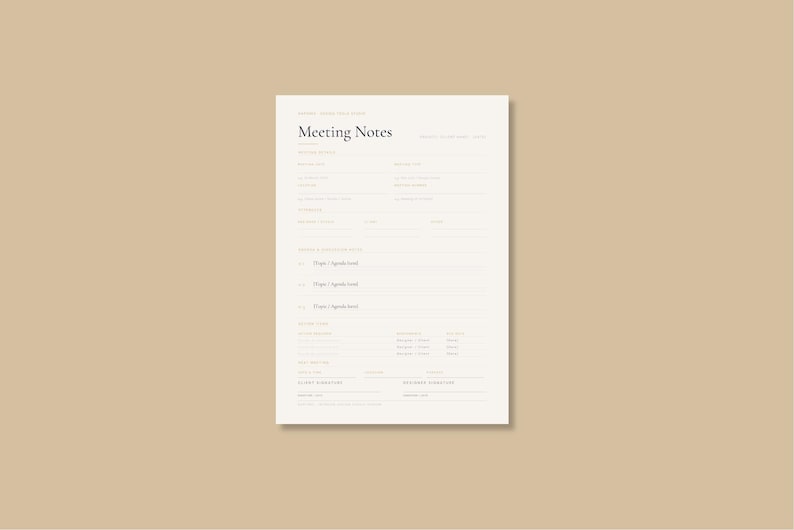 Pu&ograve; includere: Un foglio di carta bianco con le parole "Meeting Notes" in alto. La carta ha diverse righe e sezioni per compilare informazioni, inclusi spazi per elementi dell'ordine del giorno e azioni. Lo sfondo &egrave; di colore beige.