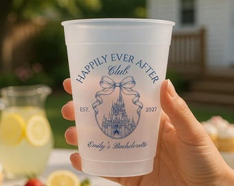Kokette Schleife Disney Junggesellinnenabschiedstassen, benutzerdefinierte Weintasse, Disney-Schlossweintassen, Brautpartybevorzugungstassen, glücklich je nach Tasse