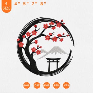 Puede incluir: Diseño bordado con un círculo negro y un paisaje japonés. Un árbol negro con flores rojas en el centro, con una montaña y una puerta torii. Disponible en tamaños de 10 cm, 13 cm, 18 cm y 20 cm.