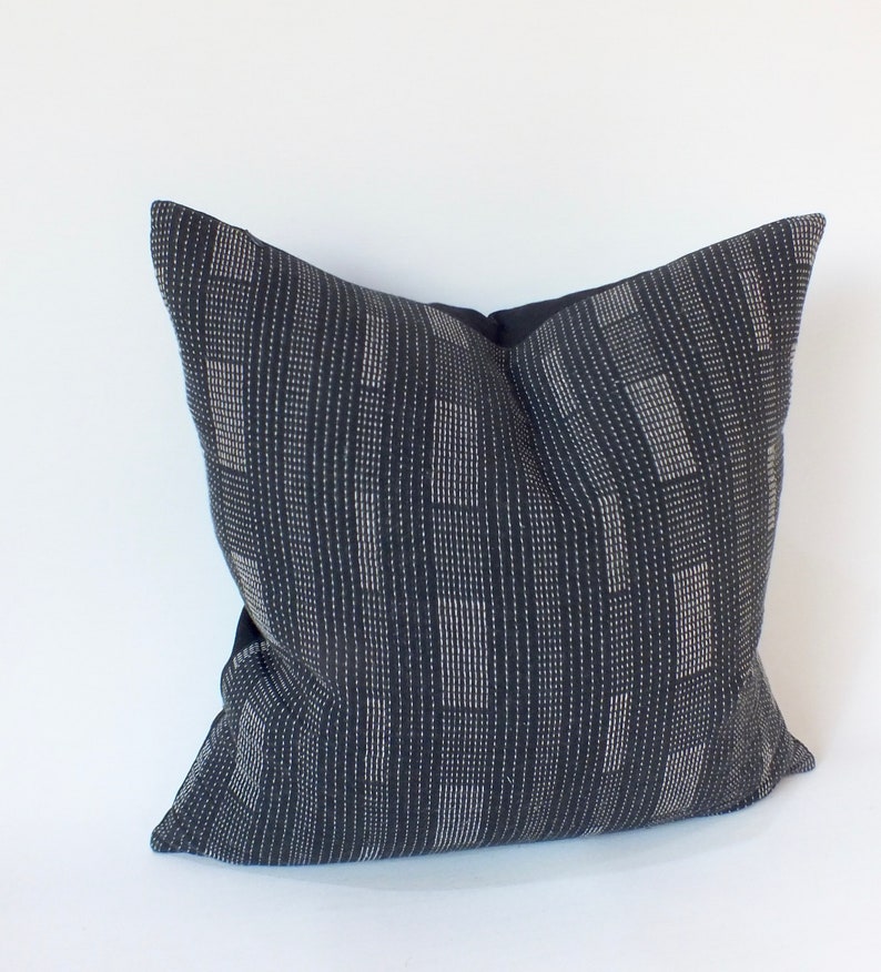 Zwart witte strepen Etnische kussensloop Handgemaakte stoffen Sierkussens Accentkussen Boho chic Sashiko-kussens afbeelding 5