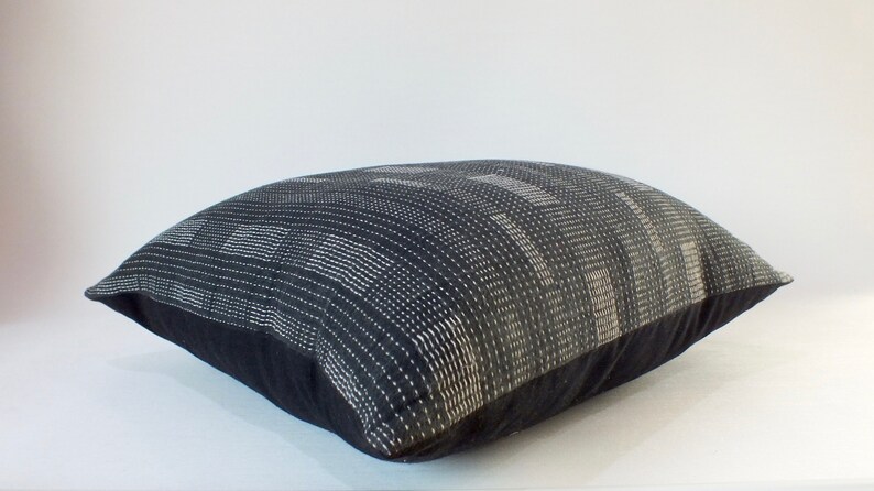 Zwart witte strepen Etnische kussensloop Handgemaakte stoffen Sierkussens Accentkussen Boho chic Sashiko-kussens afbeelding 7