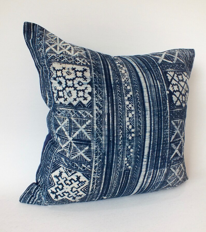 navy blue sofa pillows