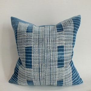 Vervaagd blauwe kussens Indigo batik kussens Sierkussen Hmong hennep vervaagd oud vintage textiel decoratief bankkussen