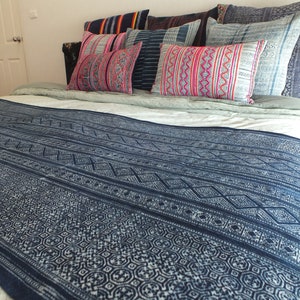 Mantas y plaids azules Batik Hmong Tela estampada a mano Camino de mesa Camino de cama Textiles étnicos estampados a mano Caminos de mesa para bodas Mantel