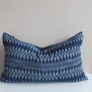 Batik etniczny ręcznie malowany materiał poduszka dekoracyjna tkaniny Hmong poszewka na poduszkę poduszki dekoracyjne drewno poduszka indygo nocny niebieski