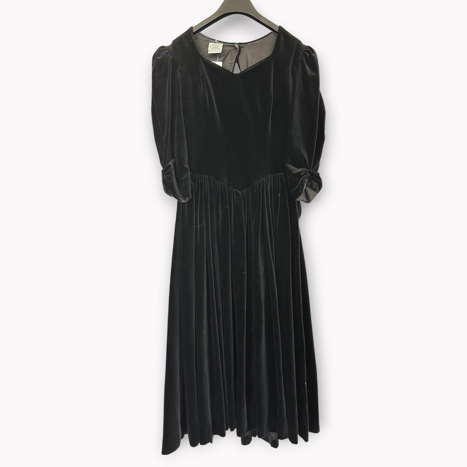 Velvet Dress Laura Ashley - Etsy Velvet Dress Laura Ashley - Etsy
