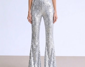 Pantaloni a zampa con paillettes argentate, stile tuta da discoteca Studio 54, pantaloni a campana scintillanti, pantaloni da festa glitterati, outfit retrò a vita alta in stile anni '70