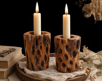Set di portacandele rustici in legno / Decorazioni in legno naturale intagliato / Complementi d'arredo moderni e organici per la casa / Coppia di portacandele neutri in stile rustico