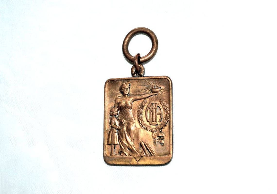 Thrift store hours picture