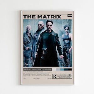 Peut inclure: Une affiche de film rectangulaire pour The Matrix, sorti en 1999. Le design présente quatre personnages en vêtements sombres et lunettes de soleil sur un fond aux tons bleus. Le texte inclut le titre, les réalisateurs, un résumé et un encadré R.