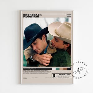 Könnte beinhalten: Ein gerahmtes Poster des Films "Brokeback Mountain". Das Bild zeigt zwei Männer in Cowboyhüten, die sich umarmen. Das Poster enthält den Filmtitel, das Jahr 2005 und den Namen des Regisseurs.