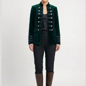 Chaqueta tipo blazer de terciopelo estilo militar para mujer, abrigo largo tipo gabardina de terciopelo, chaqueta estructurada con botones, abrigo militar gótico, inspiración vintage.