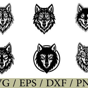 Può includere: Sei modelli di teste di lupo in bianco e nero in vari stili. Le teste di lupo sono dettagliate con linee nitide e texture di pelliccia. La parte inferiore dell'immagine mostra il testo "SVG / EPS / DXF / PNG" in uno striscione verde.