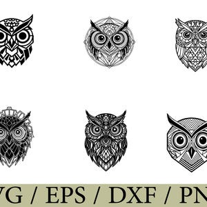 Può includere: Una collezione di sei disegni di gufi in bianco e nero, ognuno con un motivo geometrico unico. I gufi variano nei dettagli e nello stile. Il testo "SVG / EPS / DXF / PNG" è visualizzato in basso nell'immagine.