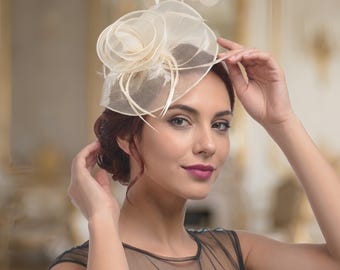 Cream White Sinamay Fascinator Hat, Vintage Tea Party Headpiece, Derby Race Day Hair Accessory, Elegant Wedding Guest Hat for Women