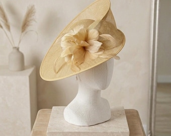 Elegante cappellino fascinator in lino con grandi piume – Copricapo da sposa a tre strati in sinamay